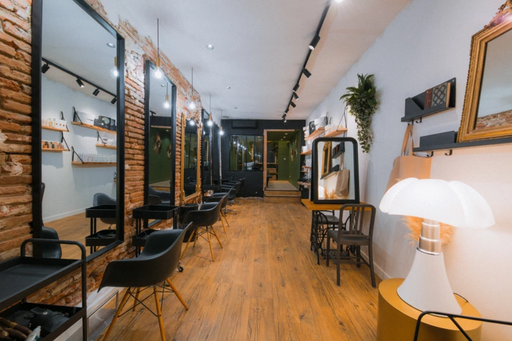 Trouver un architecte d'intérieur spécialisé dans la rénovation sur-mesure d'institut haut de gamme. . 