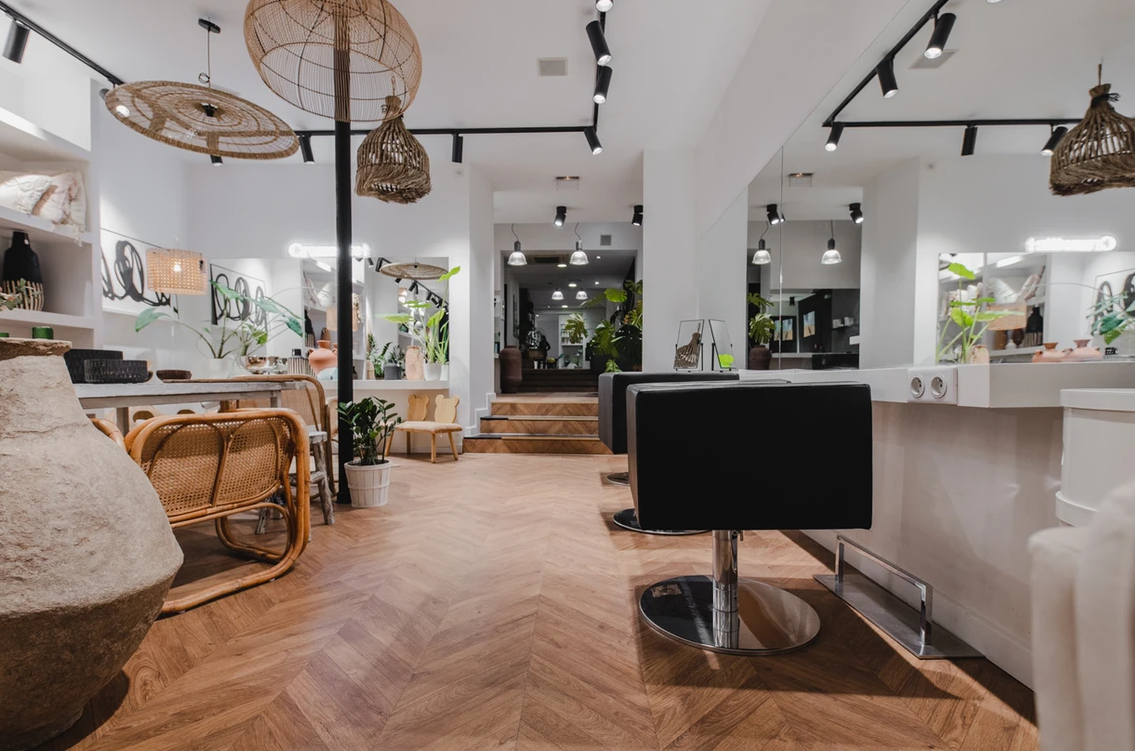 Trouver architecte d'intérieur spécialisé dans l'aménagement de salon de coiffure et institut de beauté à Toulouse. 