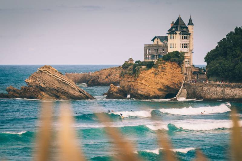 Architecte d'Intérieur à Biarritz pour création et rénovation d'espaces professionnels sur-mesure au Pays Basques (64)