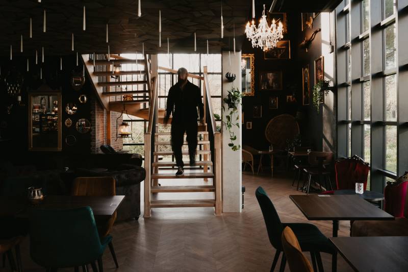Transformation d'un espace commercial en restaurant à Toulouse par un architecte d'intérieur