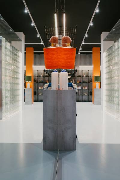 Optimisation de l'espace dans un concept store à Toulouse par un architecte d'intérieur.