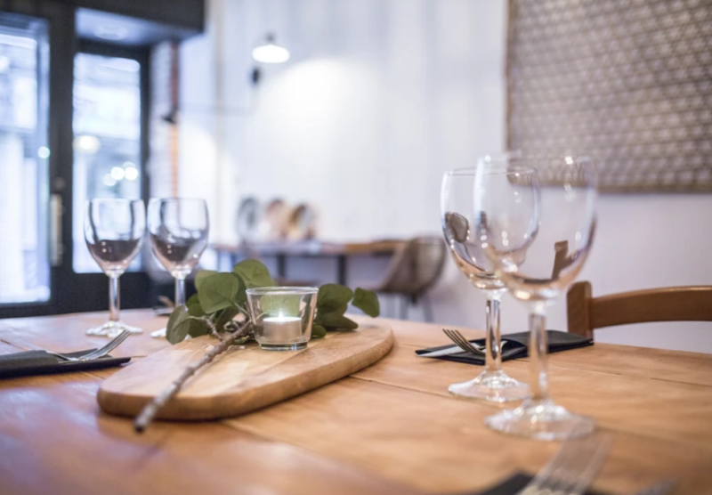 Projet de rénovation professionnels : restaurant, bars, boutiques. Trouvez votre architecte d'intérieur spécialisé. 
