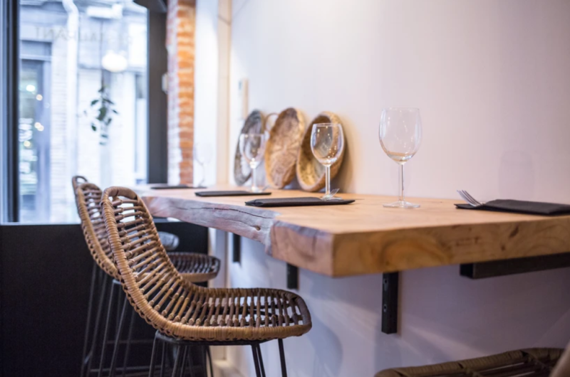 Recherche un architecte d'intérieur à Toulouse spécialisé pour la rénovation d'un restaurant. 