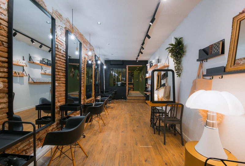 Rénovation et aménagement du salon de coiffure Ambrence à Toulouse. 