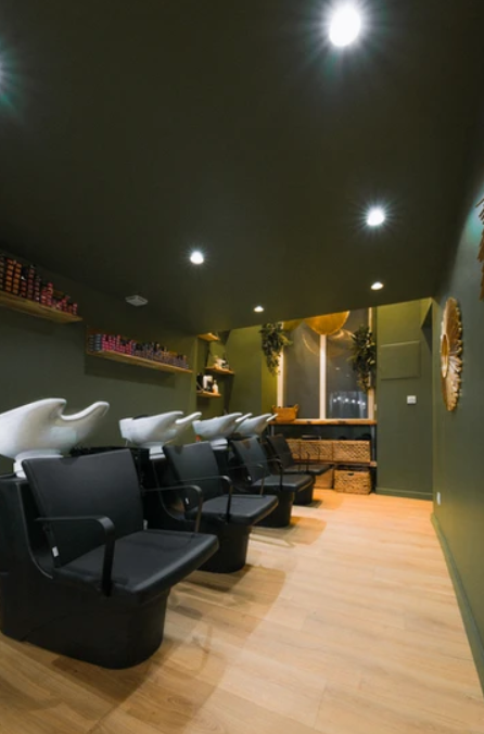 Trouver architecte d'intérieur spécialisé dans l'aménagement de salon de coiffure et institut de beauté à Toulouse. 