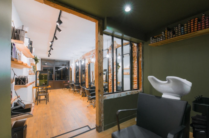 Design d'intérieur pour salon de coiffure à Toulouse par un architecte d'intérieur. 