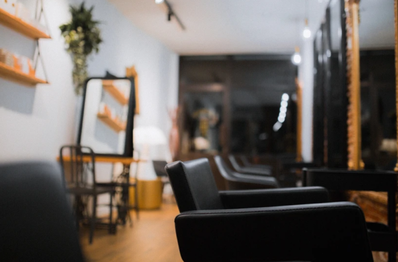 Contacter architecte d'intérieur pour rénovation et aménagement de locaux professionnels à Toulouse.  