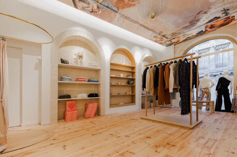 Trouver architecte d'intérieur spécialisé dans la rénovation de boutique de luxe à Bordeaux. 