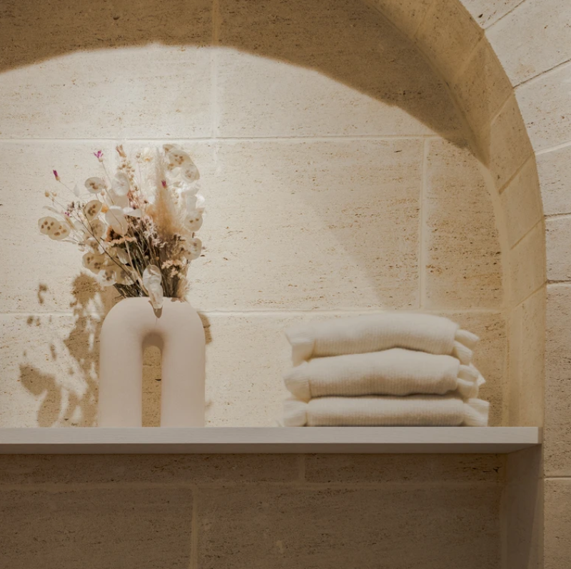 Contacter un architecte d'intérieur pour projet de rénovation d'une boutique à Bordeaux. 
