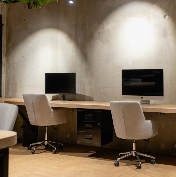 Design élégant pour un espace de coworking à Toulouse : projet de rénovation complet.