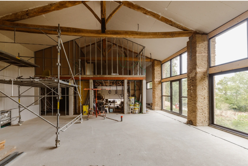 Projet d'aménagement d'un hangar agricole en maison moderne et haut de gramme par un architecte dans les pyrénées. 
