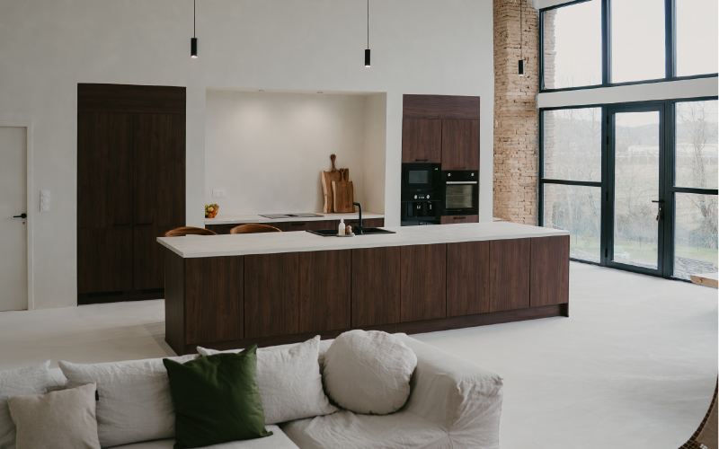 Comment restaurer une ferme traditionnelle en habitation moderne et design ?