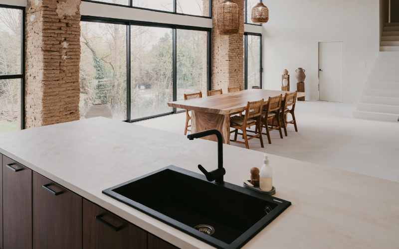 Rénover un corps de ferme en maison écologique et durable dans le Tarn.