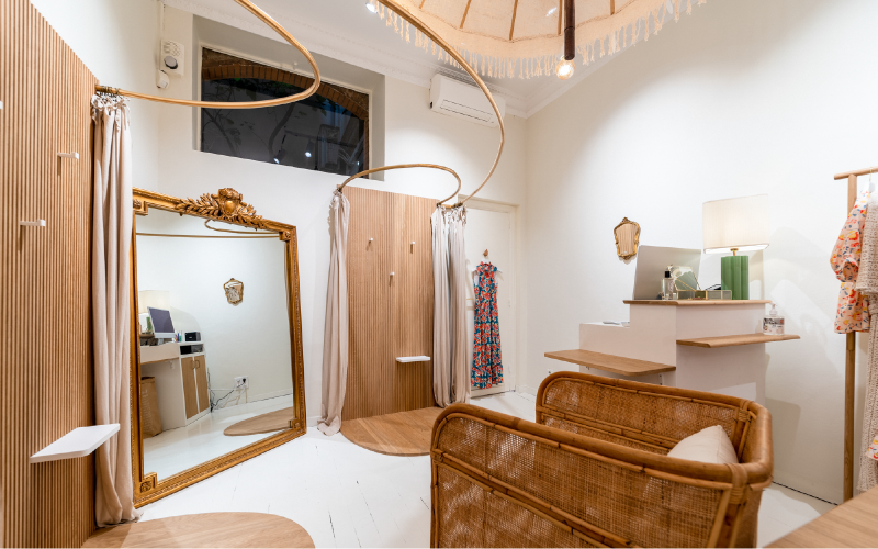 Aménagement intérieur d'une boutique à Toulouse : espace optimisé et décoration inspirante.