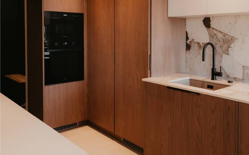 Remplacement des sols et peintures pour une cuisine moderne à Blagnac.