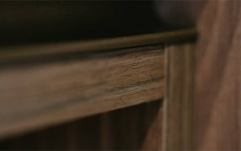 Inspiration pour cuisine compacte avec façades en Noyer Lincoln à l’Union.