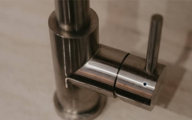 Cuisine sur-mesure en double linéaire pour maison de ville à l’Union.