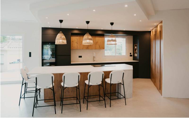 Besoin d'un architecte d'intérieur à Toulouse pour une rénovation de cuisine luxueuse.